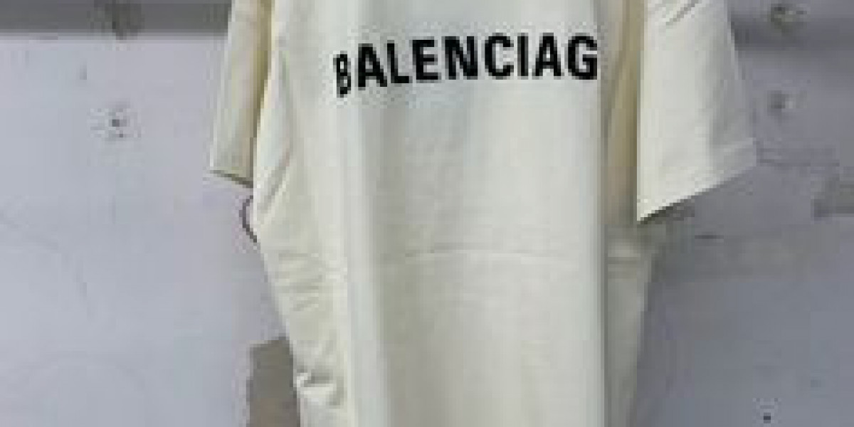 The Ultimate Guide to Balenciaga Hoodies and T-Shirts: A Blend of Luxury and Street Style