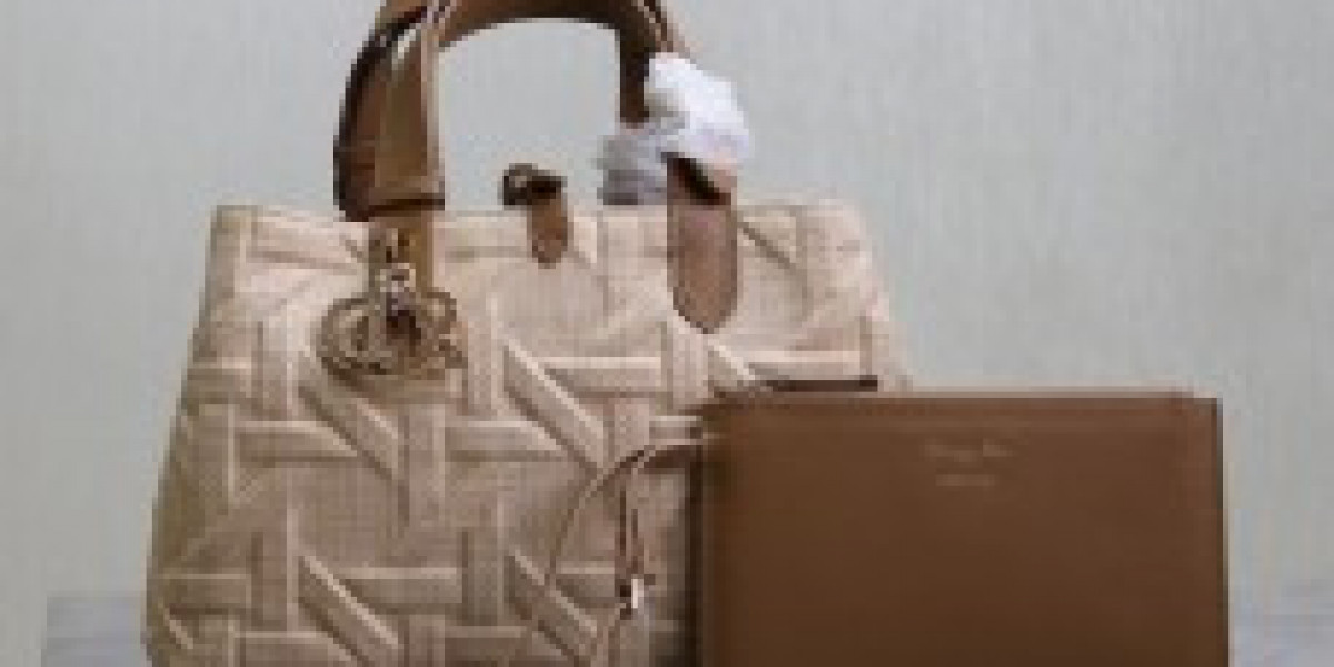 Dior Bag Replica: A Fashionable and Affordable Alternative to Luxury