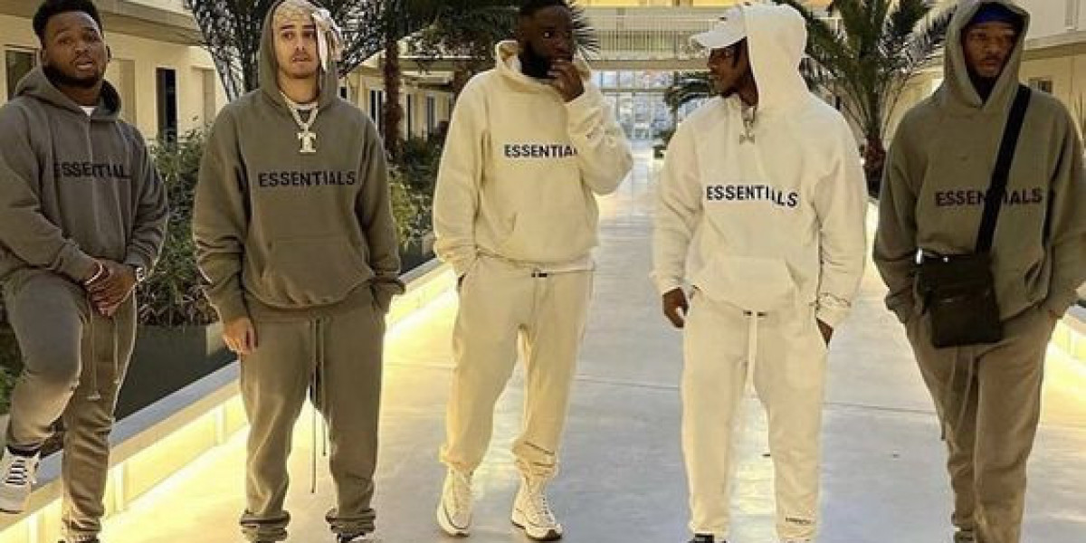 The Rise of Essential Tracksuits in Streetwear Fashion